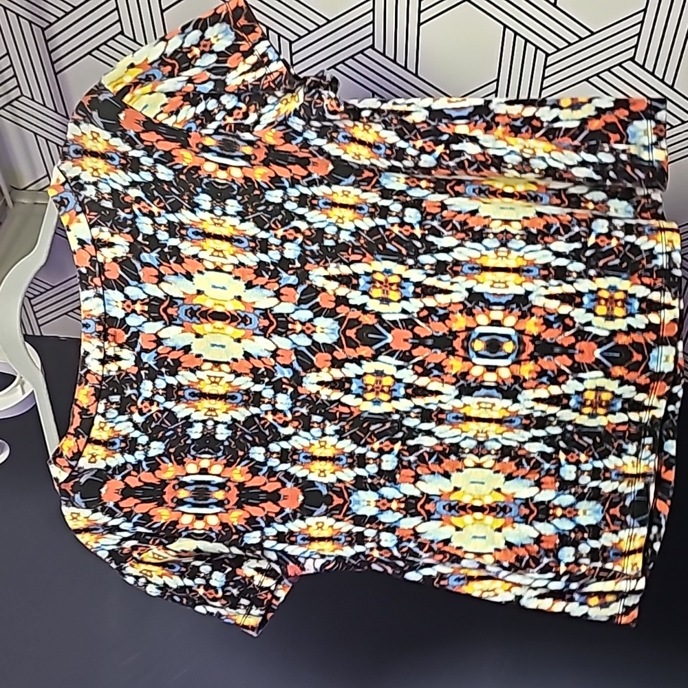 Anne Klein Sport Brown, Peach & Blue Abstract V-Neck Short Sleeve Top - Picture 2 of 2